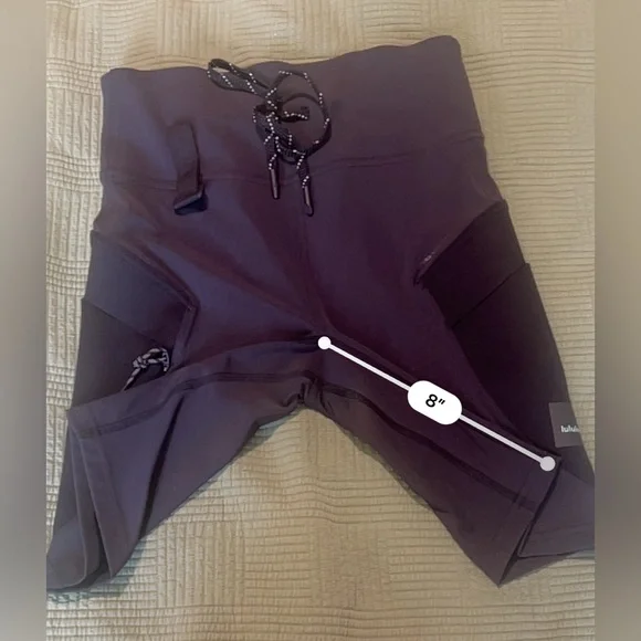 Lululemon Cargo Super-high-rise hiking short 8” (Black)
Size 6 - Picture 15 of 16